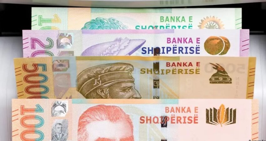 2 miliardë lekë më pak cash në janar, ulen kartëmonedhat jashtë bankave