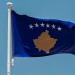 Ngritja e flamurit dhe mesazhe për UÇK-në – Kosova hap festimet e 18-vjetorit të Pavarësisë
