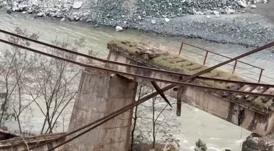 Shembet ura hekurudhore në Elbasan–Librazhd, dëmtohet rëndë infrastruktura pranë Murrashit