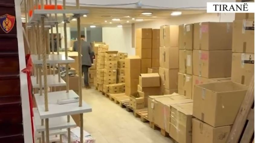 Sekuestrohen mbi 10 mijë suplemente të skaduara në Tiranë, shpallet në kërkim administratori nga Bosnja