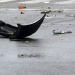 Aksident pranë mbikalimit të Shkozetit, makinë përplas një motor dhe plagos drejtuesin