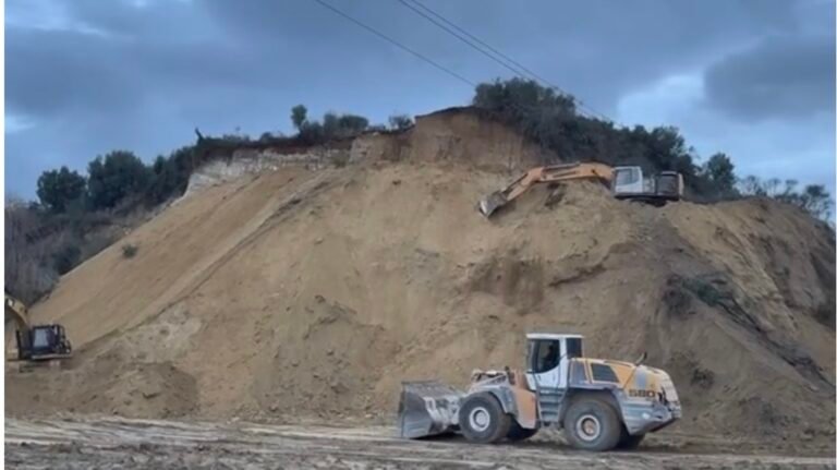 Rrafshimi i kodrës së Mifolit, Bashkia Vlorë: “2A Group” punoi pa leje