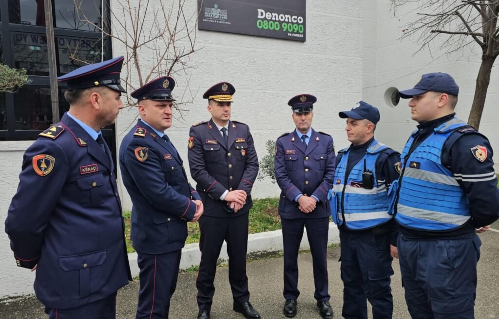 Ermal Çeku dhe Eduart Saliko, këta janë dy efektivët që arrestuan grabitësin e armatosur