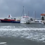 Erë deri 7 ballë dhe dallgë 2.5 metra – Pezullohet lundrimi në Vlorë dhe Sarandë