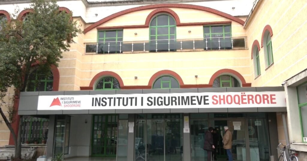 Fermerët mund të shlyejnë sigurimet pa kamatvonesa, afati deri më 31 dhjetor 2026 Fermerët mund të shlyejnë sigurimet pa kamatvonesa, afati deri më 31 dhjetor 2026