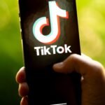 BE akuzon TikTok-un për nxitje varësie te përdoruesit, kërkon ndryshim rrënjësor të dizajnit