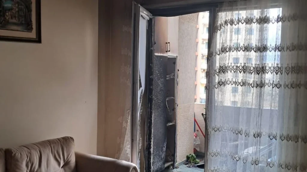 Shpërthim në një apartament në Vlorë, bombola e gazit merr flakë në ballkon