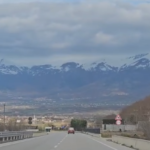 Rruga e Arbrit drejt qytetit të Peshkopisë – Mes bukurisë dhe sfidave të Dibrës!