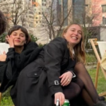 Buzëqeshja traumatizuese sipas Ramës e artistëve rajonalë të vilës së diktatorit, dhe tek tuk evropianë, por që për Ramistët u bënë mbrëmë pak “amerikanë”