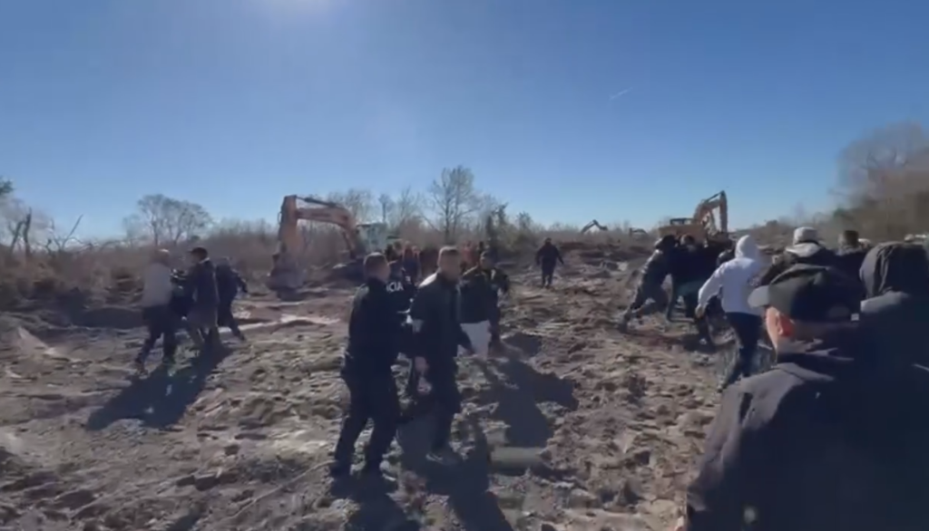 E paprecedentë, qeveria i del në mbrojtje Bashkim Ulajt për resortin në Baks Rrjoll! Publikon shtesën e lejes për 1.5 milionë m2 E paprecedentë, qeveria i del në mbrojtje Bashkim Ulajt për resortin në Baks Rrjoll! Publikon shtesën e lejes për 1.5 milionë m2