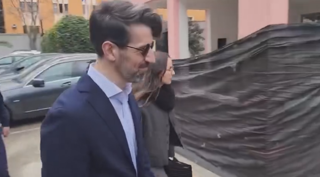 Elman Abule mbërrin në SPAK për dosjen “Veliaj” Elman Abule mbërrin në SPAK për dosjen “Veliaj”