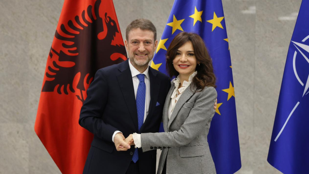 Spiropali dorëzon detyrën, Hoxha merr drejtimin e Ministrisë së Jashtme: Do të vijojmë përparimin e proceseve për përfaqësim dinjitoz