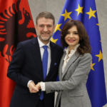 Spiropali dorëzon detyrën, Hoxha merr drejtimin e Ministrisë së Jashtme: Do të vijojmë përparimin e proceseve për përfaqësim dinjitoz