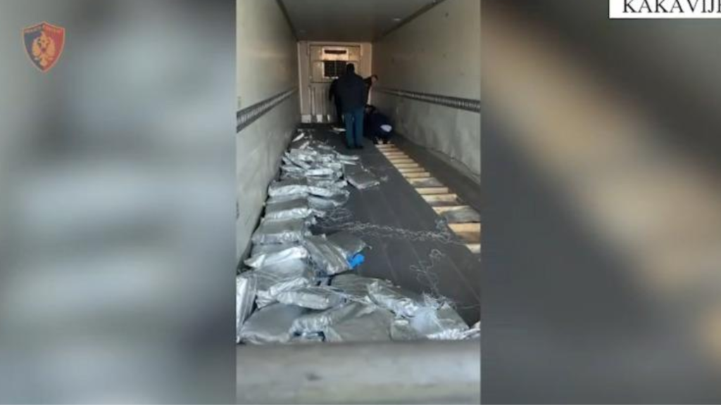 Tentoi të trafikonte 350 kg kanabis drejt Greqisë, shpallet në kërkim pronari i kamionit Tentoi të trafikonte 350 kg kanabis drejt Greqisë, shpallet në kërkim pronari i kamionit