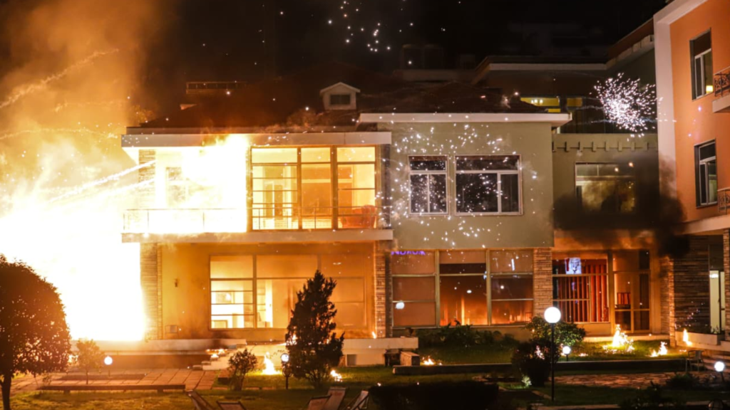 “Hodhëm molotovë se aty ishte Edi Rama”, ish-ministri “gozhdon” Sali Berishën për sulmin te “Vila 31”: Kur kërkon të eliminosh kundërshtarin, s’je më politikan por vrasës! Bëre veprime konkrete