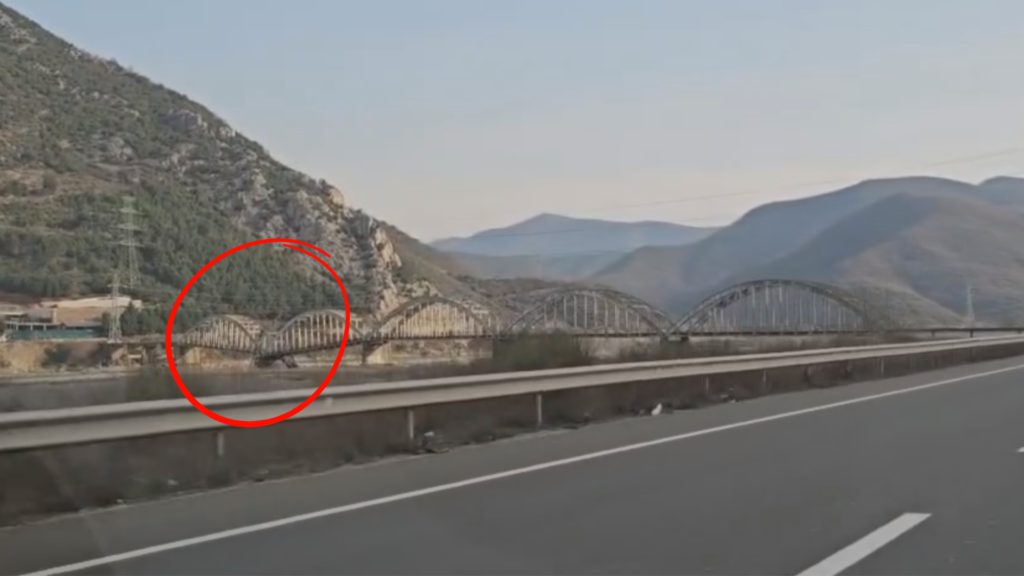 URA E ZOGUT DREJT SHKATËRRIMIT! URA E ZOGUT DREJT SHKATËRRIMIT!