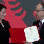 Betohen shtatë ministrat e rinj, zyrtarizohen ndryshimet në qeveri