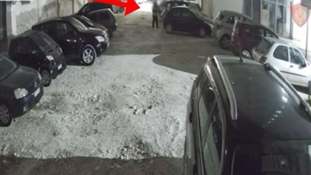 Dyshohet se dogjën dy automjete dhe një dyqan në Vlorë, shpallen në kërkim Francesko Isufaj dhe Izom Shehaj