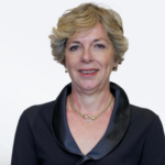 Teksa deklaron në media se pasuria e saj prej 5 MILIONË € është e ulët, ministrja e Shëndetësisë Evis Sala, ka zgjedhur t’u drejtohet mediave me këshilla mbi mënyrën se si duhet të raportojnë lajmet dhe të mos keq informojnë…