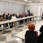 Hoxha mbledh shtabin për situatën në Lindjen e Mesme: Siguria e shqiptarëve, përparësi absolute