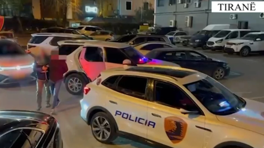 Rrjet për kalim të paligjshëm drejt Italisë, tre të arrestuar në Tiranë; 2,500 euro për person