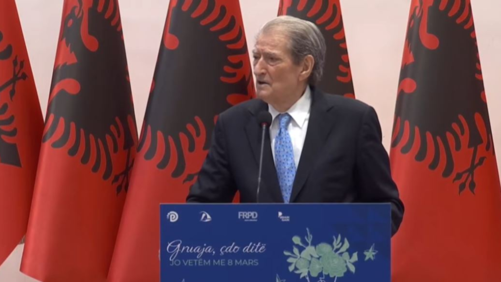 Berisha: Regjimi po dekriminalizon vjedhjen, Balluku asistente në grabitje prej 25 vitesh