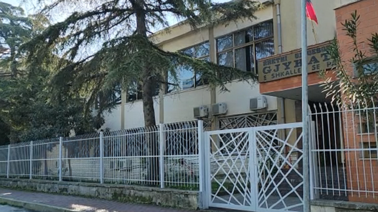 Arrestuar për shfrytëzim prostitucioni, në gjyq anëtari i Këshillit Bashkiak Lushnjë për vetëdeklarim të rremë