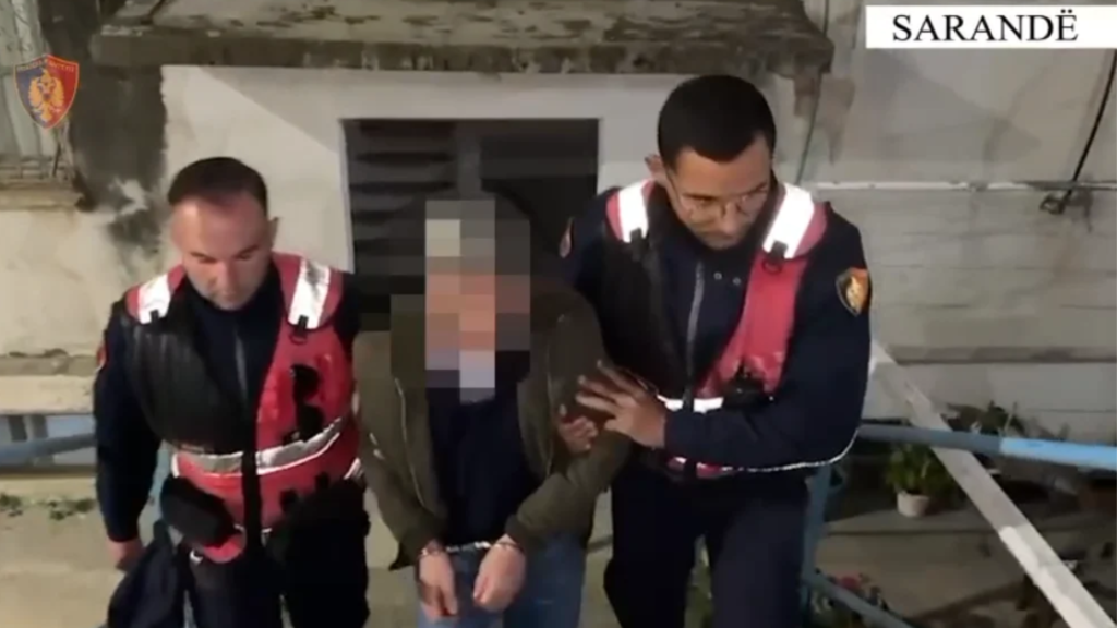 U armatos pas sherrit për tarracën, 62-vjeçari hyn me forcë në shtëpinë e fqinjëve në Sarandë