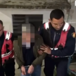 U armatos pas sherrit për tarracën, 62-vjeçari hyn me forcë në shtëpinë e fqinjëve në Sarandë