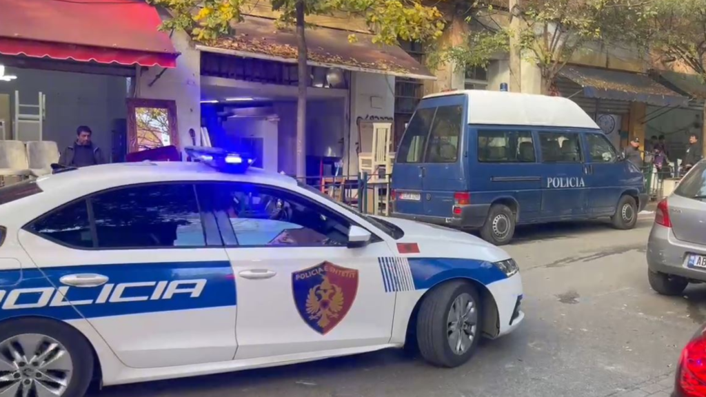 Abuzim seksual dhe shantazh ndaj një 21-vjeçareje, arrestohet një shtetas i huaj në Tiranë Abuzim seksual dhe shantazh ndaj një 21-vjeçareje, arrestohet një shtetas i huaj në Tiranë