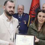 Një vit më parë ish-shefi i krimeve u vlerësua për “shërbime të dalluara”, sot në pranga si pjesë e grupit të Hajrullës