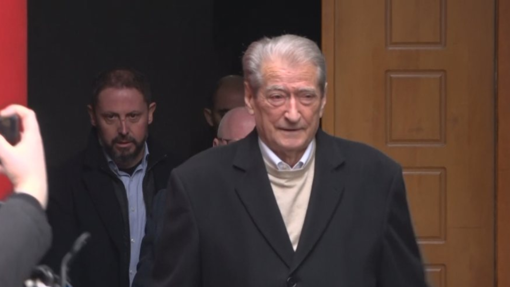 Berisha për Ballukun: U paraqit si heroinë duke sfiduar qytetarët, kaloi stafetën te Karakaçi