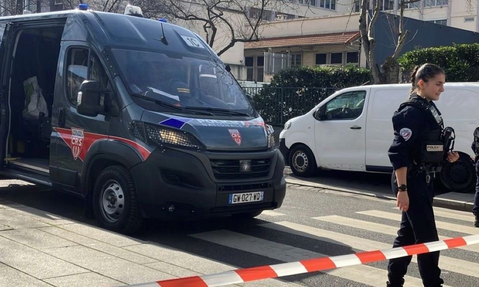 E rëndë në Francë! Parandalohet sulmi me bombë në bankën amerikane në Paris