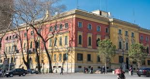 Plas sherri në ambientet e Ministrisë së Ekonomisë, biznesmeni përfshihet në konflikt me anëtarin e komisionit gjatë ankandit për Porto Palermon