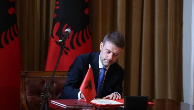 Vizita e parë në Bruksel si ministër, Hoxha takon drejtuesit e BE-së