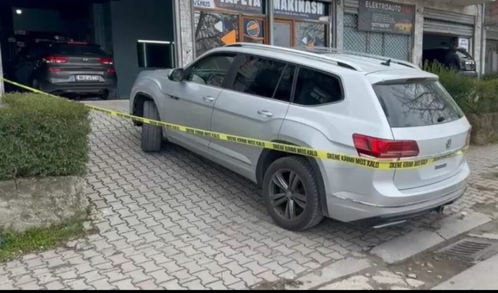 Plagë në shpatull, krahë dhe fytyrë/ Sherri në Korçë, të katër personat kanë përfunduar në spital. Si nisi konflikti