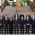 Rama publikon pamje nga mbledhja e parë e qeverisë me ministrat e rinj