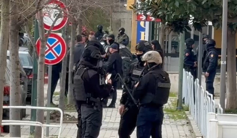 Aksion i RENEA-s në Ujin e Ftohtë në Vlorë, operacion i gjerë sigurie në zonë