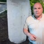 Nje kolone cilindrike prej guri gelqeror e cila sipas historian Ilirjan Gjika mund te kete ardhur nga rrenojat e Apolonise, gjendet ne kishen e Shen Gjergjit.