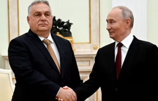 Humbën një nga aleatët e vetëm në Europë, Kremlini reagon pas zgjedhjeve në Hungari: Shpresojmë të vijojmë lidhjet me kryeministrin e ri.