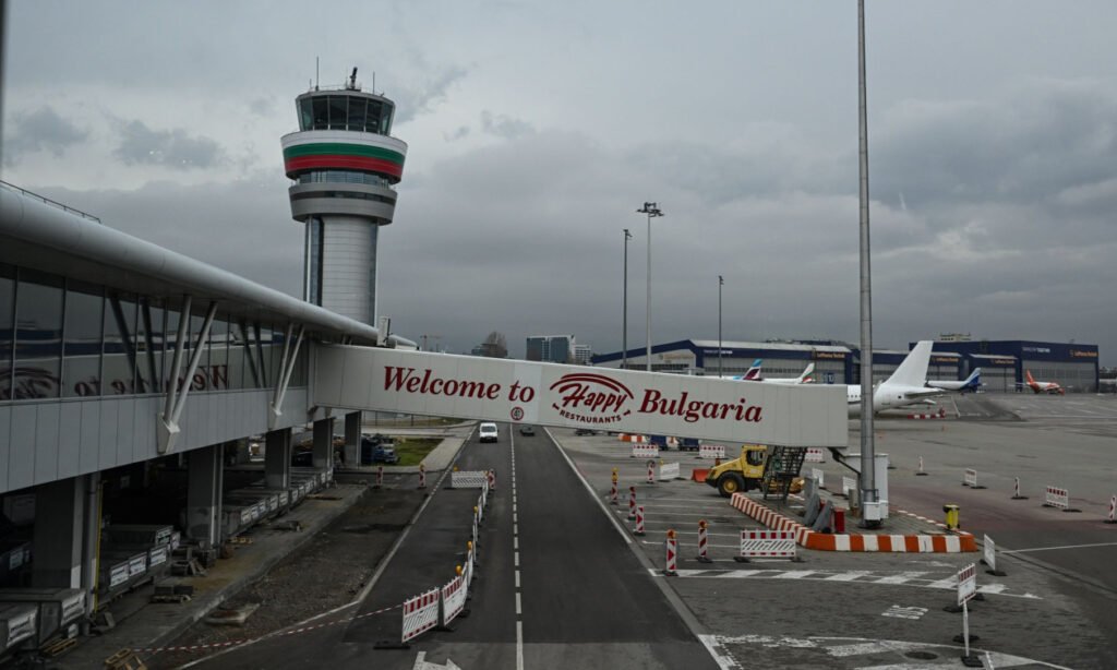 Bullgaria: Nuk jemi në luftë/ Teherani proteston kundër avionëve amerikanë mbi Sofje