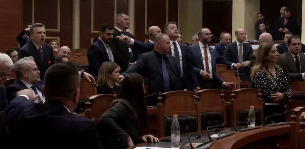 Do të të bëj atë që…”/ Përplasje e ashpër mes Nokës dhe Ballës në Kuvend, demokrati: Do të të rrjep si kec!