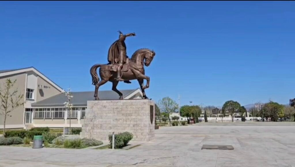 Tuzi, qyteti i bashkëjetesës mes katër etnive. Tuzi, qyteti i bashkëjetesës mes katër etnive.