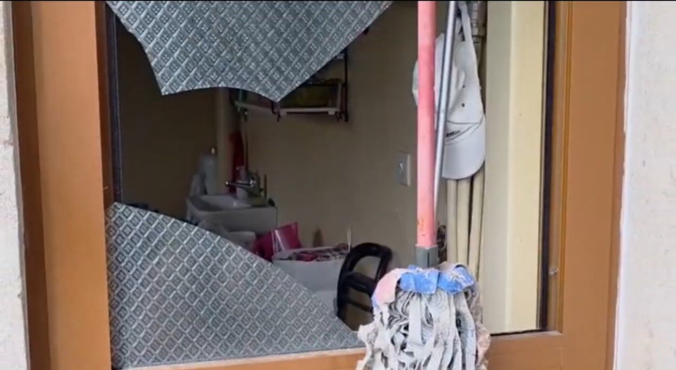 Fier/ Gjendet i pajetë një 47-vjeçar në derën e banesës ku dyshohet se tentoi të vidhte