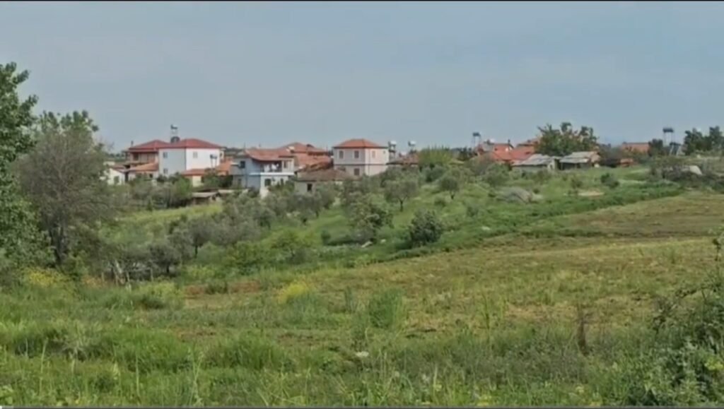 Emigrimi zbraz Fierzen – fshati pa të rinj, një realitet që hesht