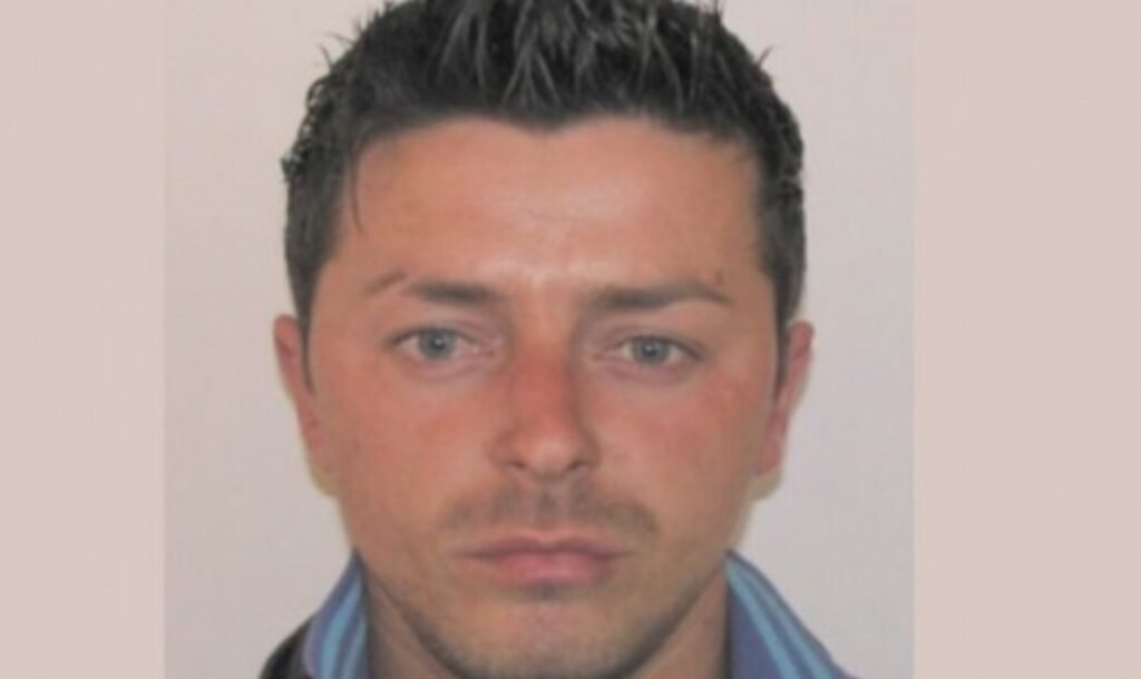 &nbsp;I dënuari me burgim të përjetshëm transferohet nga burgu i Peqinit në Burrel, gjatë kontrollit iu gjet…