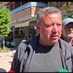 Dhjetëra banorë të njësisë administrative Cakran u mblodhën paraditen e sotme në një protestë për të kundërshtuar vendimin e qeverisë për zhvendosjen e disa shërbimeve drejt njësisë së Levanit.