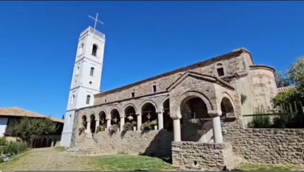 Përkujtohet kurorëzimi i Skënderbeut në Manastirin e Ardenicës!