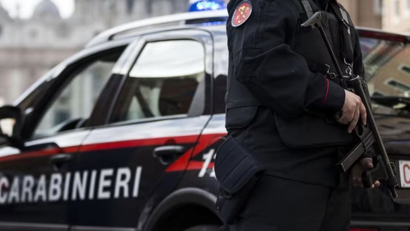 Kërkesa për lëndë narkotike nëpërmjet “WhatsApp”/ Goditet grupi i trafikut të drogës në Itali, në pranga 19 shqiptarë.