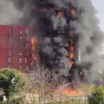 Pamje tronditëse nga Tirana, shkrumbohet nga zjarri fasada e një kompleksi banimi pranë QSUT-së. Evakuohen banorët.